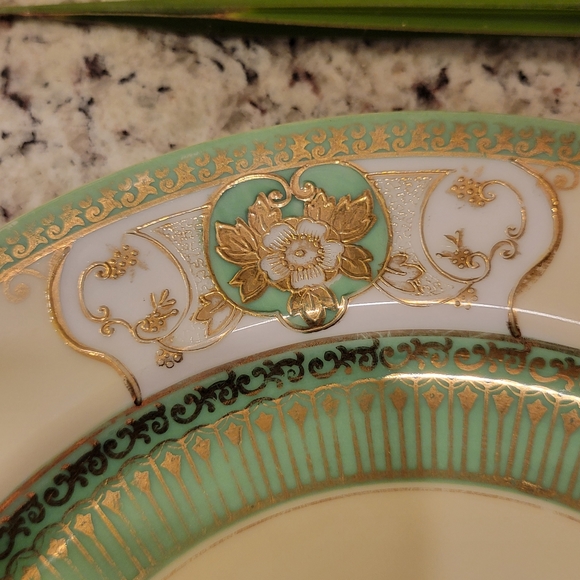 Vintage Beautiful Gold and Green Japanese Plate - Picture 3 of 7